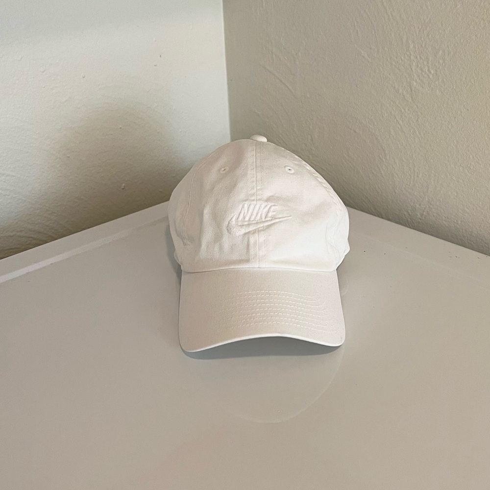 white nike baseball hat !!